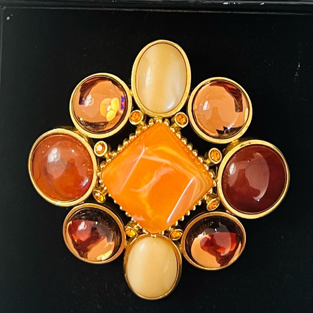 Joan Rivers 🆕/vintage gold tone Gripoix Cabochon brooch in original box